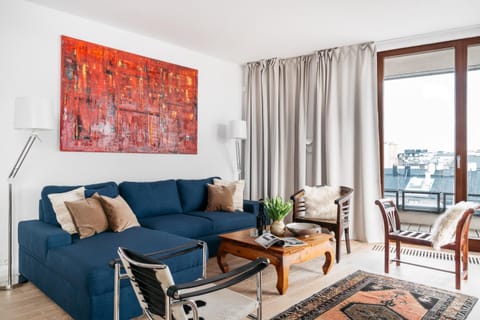 Day, Balcony/Terrace, Living room, Decorative detail, Seating area, internet