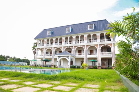 Property building, Swimming pool