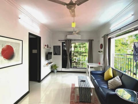 TV and multimedia, Living room, Seating area, Dining area, air conditioner
