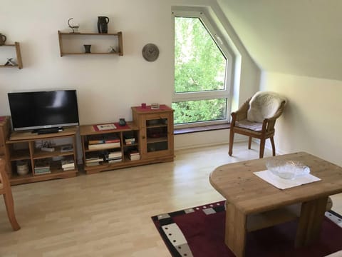 TV and multimedia, Living room, Seating area, hair dresser