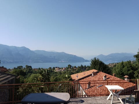 Balcony/Terrace, Lake view, Mountain view
