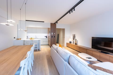TV and multimedia, Seating area, Dining area, Evening entertainment