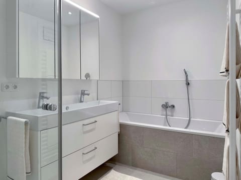 Shower, Bathroom, Bath, towels