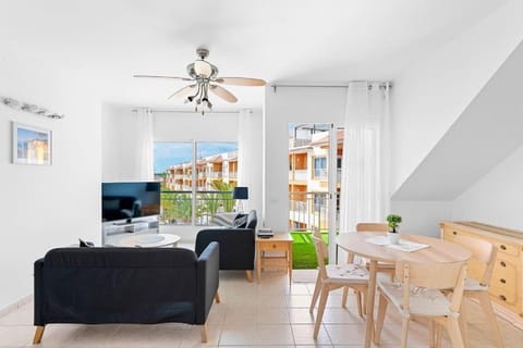 TV and multimedia, Living room, Seating area, Dining area, Evening entertainment
