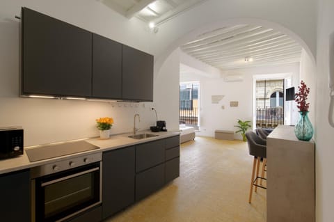 TV and multimedia, Kitchen or kitchenette, Dining area, dishwasher, minibar, oven, pet friendly, stove