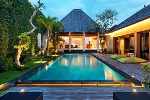 Property building, Garden view, Pool view, Swimming pool, sunbed