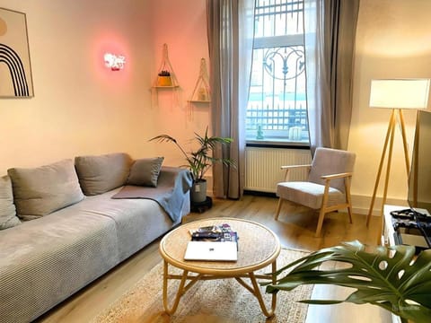 Cozy City Oasis Central & Near Fairgrounds Apartment in Frankfurt