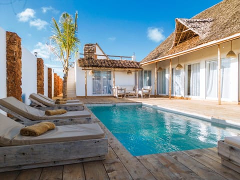 Property building, Patio, Day, Pool view, Swimming pool, sunbed
