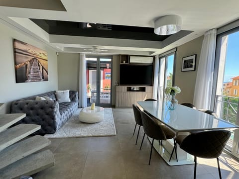 TV and multimedia, Living room, Dining area