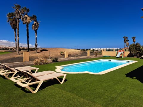 Day, Natural landscape, Pool view, Swimming pool, sunbed