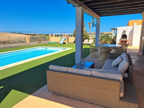 BBQ facilities, Balcony/Terrace, Swimming pool