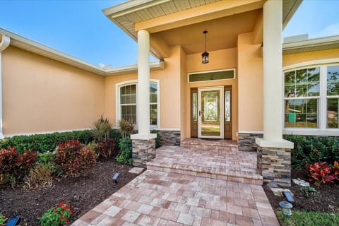 Villa Magellan II House in Bayshore Gardens