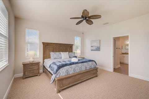 Villa Magellan II House in Bayshore Gardens