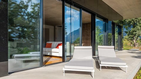 View (from property/room), Balcony/Terrace, sunbed