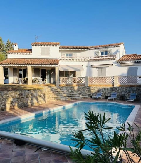 La Villa du Roc, grandiose, 5mn à pied de la mer Villa in Roquebrune-sur-Argens