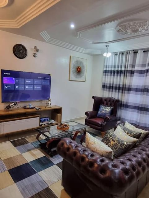 Communal lounge/ TV room, TV and multimedia, Living room, Seating area, Evening entertainment