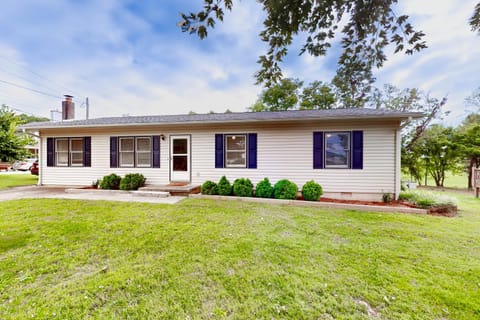 Highlander's Retreat House in Mills River