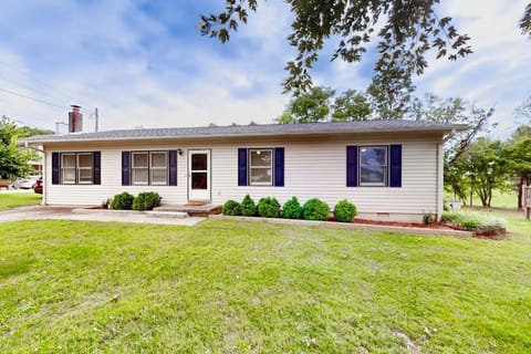 Highlander's Retreat House in Mills River