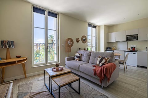 Seating area, Dining area, dishwasher, oven, stove, toaster