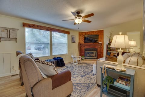 Lake-View Mountain Home Retreat with Fire Pit! House in Norfork Lake