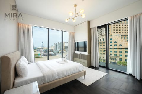 Bed, TV and multimedia, Bedroom