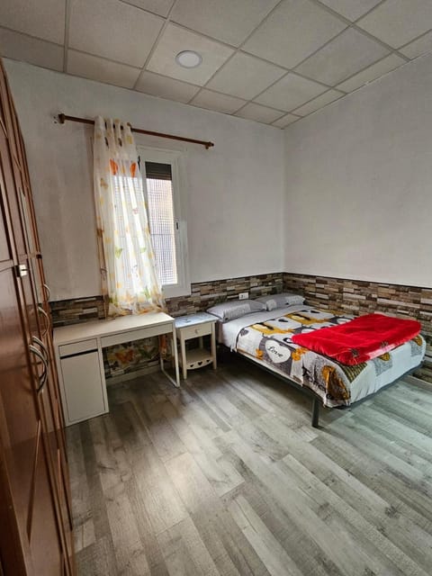 Habitación doble con baño privado Vacation rental in L'Hospitalet de Llobregat