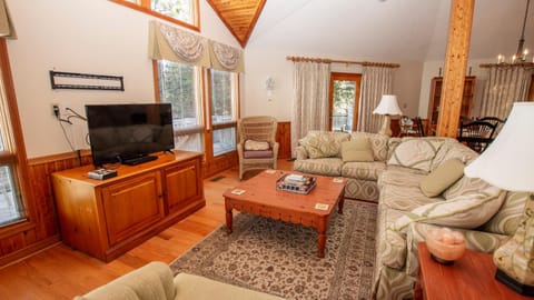 Oceanside, Hot Tub, Close to Beach and Community Amenities- 137, Sandpiper House in Corolla