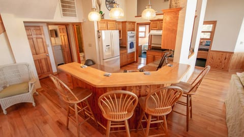 Oceanside, Hot Tub, Close to Beach and Community Amenities- 137, Sandpiper House in Corolla