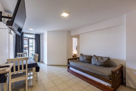 Bed, TV and multimedia, Living room, Photo of the whole room, Seating area, Dining area, Bedroom