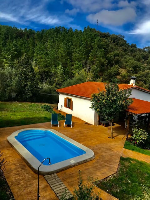 Property building, Spring, Day, Natural landscape, Garden, Garden view, Mountain view, Pool view, Swimming pool, sunbed
