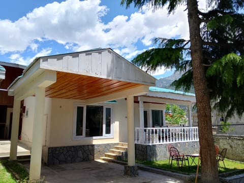 Property building, Spring, Day, Garden, Garden view