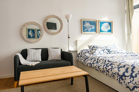 Living room, Photo of the whole room, Seating area, Bedroom