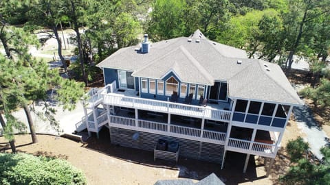 Soundside, Private Pool, Hot Tub, Screened Porch, 311C, Sounds of Joy House in Corolla