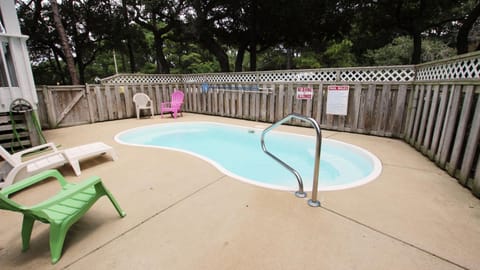 Soundside, Private Pool, Hot Tub, Screened Porch, 311C, Sounds of Joy House in Corolla