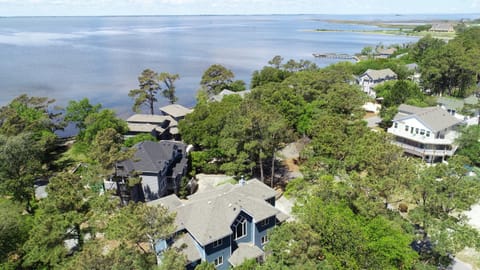 Soundside, Private Pool, Hot Tub, Screened Porch, 311C, Sounds of Joy House in Corolla