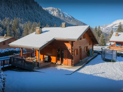 Property building, Day, Natural landscape, Winter, Mountain view