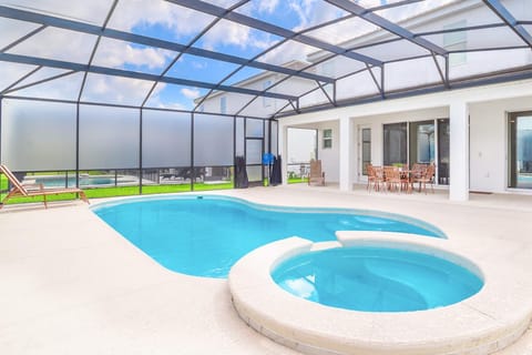 Patio, Hot Tub, Swimming pool, sunbed
