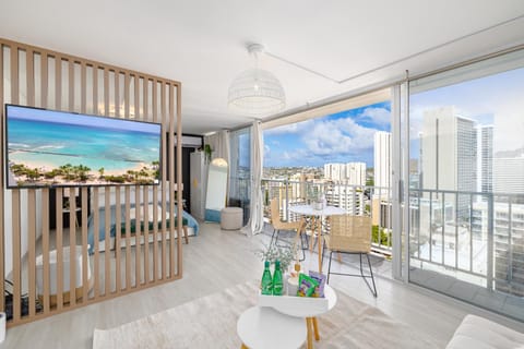 TV and multimedia, View (from property/room), Balcony/Terrace, Living room, City view
