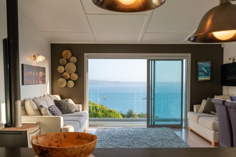 Natural landscape, TV and multimedia, Living room, Seating area, Sea view