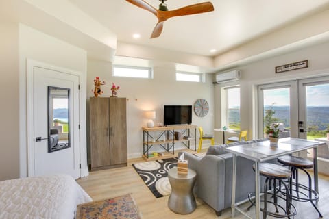 Dale Hollow Sunset Studio with Incredible Views! Apartment in Tennessee
