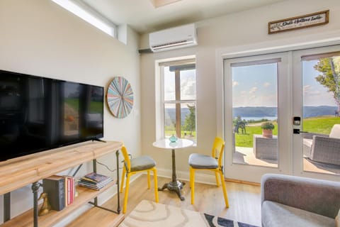 Dale Hollow Sunset Studio with Incredible Views! Apartment in Tennessee