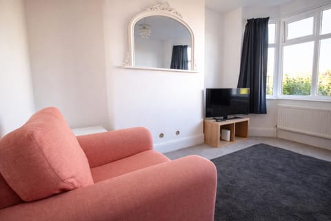 Communal lounge/ TV room, TV and multimedia, Living room, Seating area, Evening entertainment