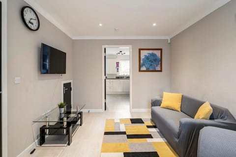 Communal lounge/ TV room, TV and multimedia, Living room, Seating area