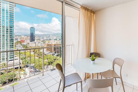 Pavilion at Waikiki 1804 - 30 Night Minimum Apartment in McCully-Moiliili