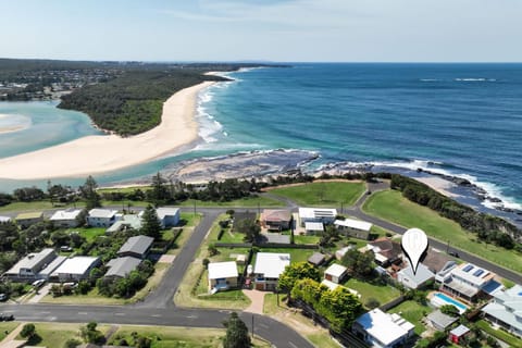 Property building, Day, Neighbourhood, Natural landscape, Bird's eye view, Beach, Sea view, Location