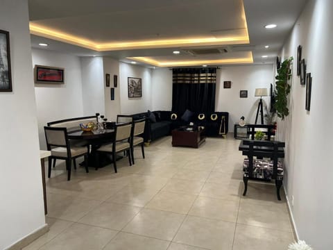 Communal lounge/ TV room, Living room, Seating area