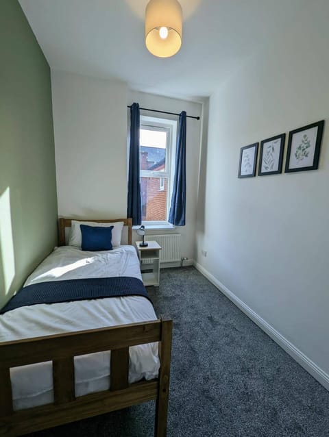 Enjoy a spacious 3 BR w your family and friends Apartment in South Shields