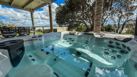 Hot Tub, View (from property/room), Garden view, Landmark view, River view