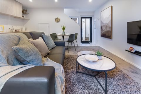 TV and multimedia, Kitchen or kitchenette, Living room, Photo of the whole room, Dining area
