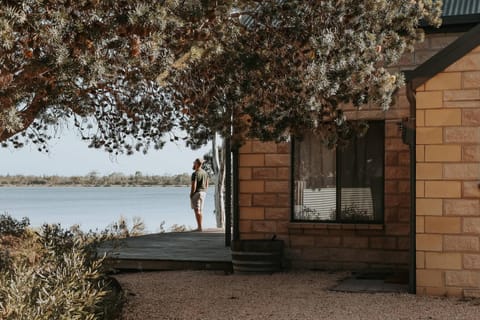 Numie Waterfront Luxury House with sauna and hot tub House in Tasmania